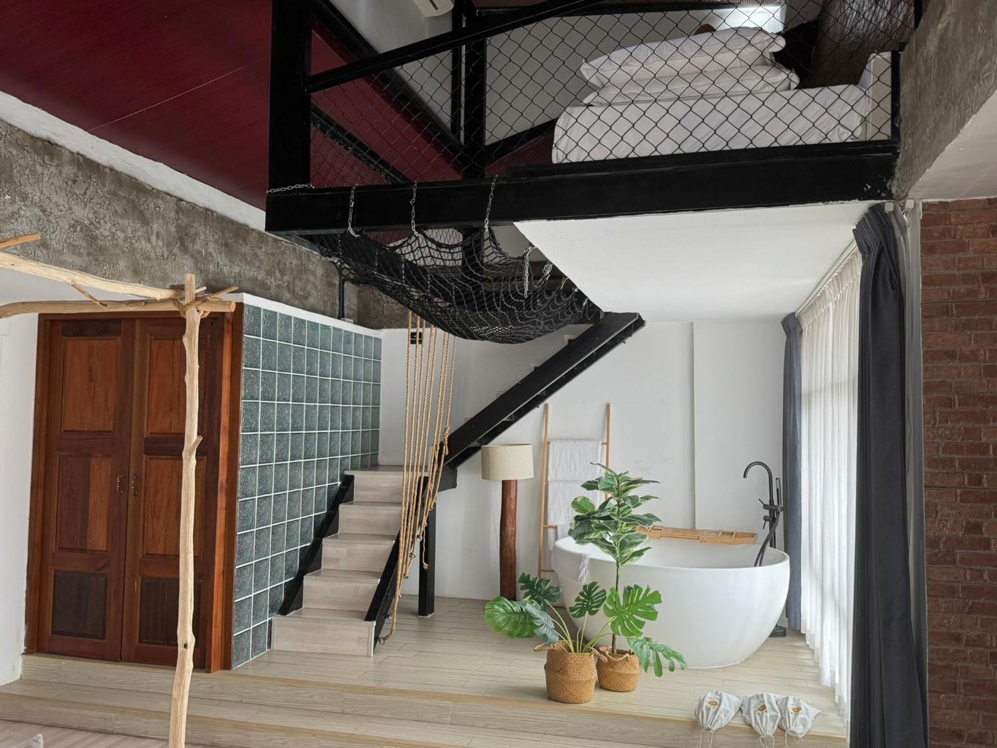 Khách sạn Yolo Boutique